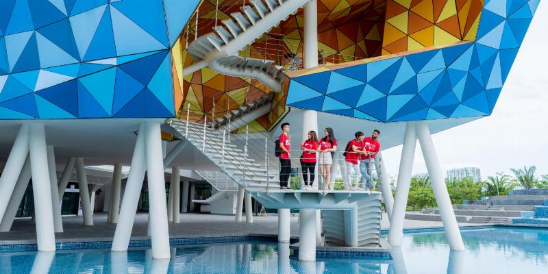 Hình ảnh minh họa các địa điểm thường gặp khi apply university company embassy