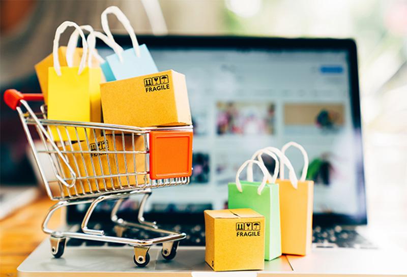 Biểu đồ cột so sánh giờ mở/đóng cửa trung bình của Viettel Post và 2-3 đơn vị vận chuyển khác để người đọc dễ hình dung
