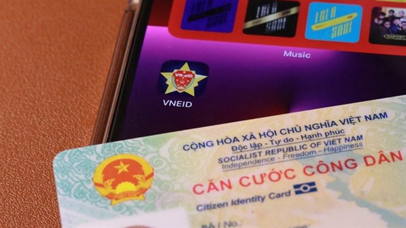 Giao diện chính ứng dụng VNeID, hiển thị các mục chức năng và tùy chọn định danh điện tử