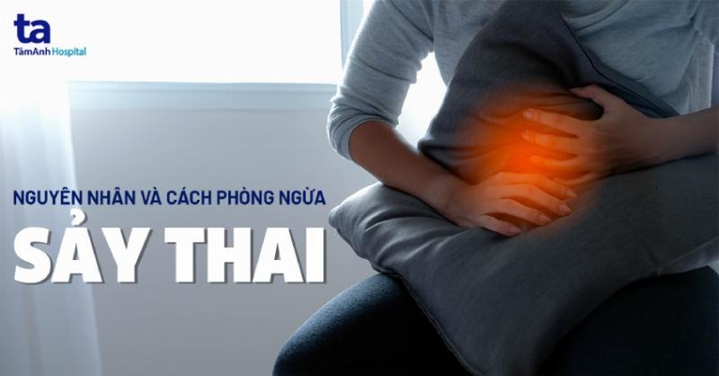 Hình ảnh minh họa người phụ nữ đang chăm sóc bản thân trong thai kỳ sớm (ăn uống lành mạnh, nghỉ ngơi)