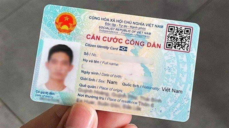 Hình ảnh minh họa người dân làm thủ tục sinh trắc học tại cơ quan công an 