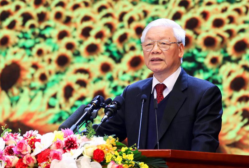 Minh họa sự liên kết giữa chứng minh nhân dân Trung Quốc và quá trình chuẩn bị hồ sơ định cư Châu Âu, nhấn mạnh tầm quan trọng của việc xác minh danh tính.