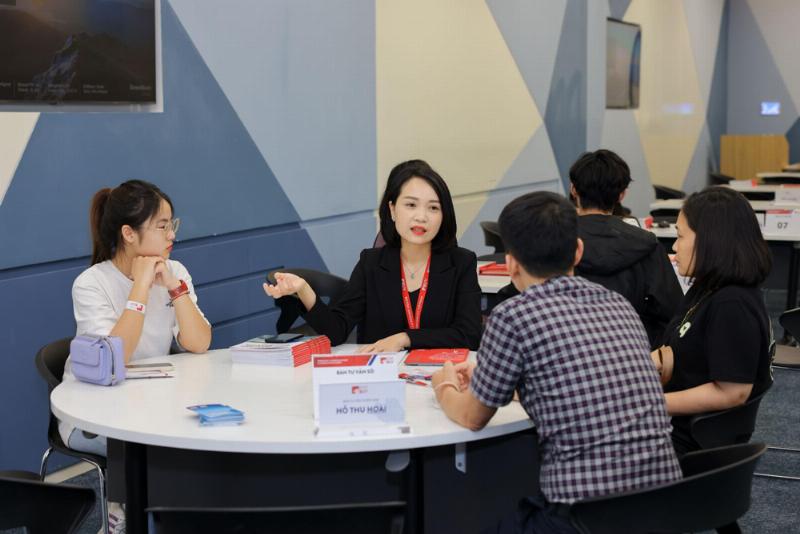 Hinh anh chuyen gia dua ra loi khuyen ve viec lam online tai nha uy tin