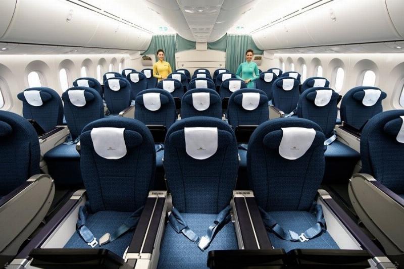 Sơ đồ bố trí ghế ngồi Hạng Phổ Thông trên máy bay Boeing 787-9 Vietnam Airlines, minh họa cấu hình 3-3-3 và các khu vực như cửa thoát hiểm, nhà vệ sinh