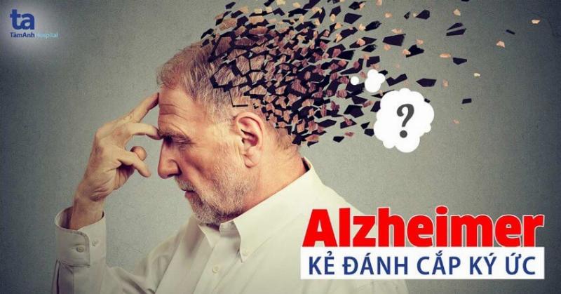 Người phụ nữ lớn tuổi đang kể chuyện, tượng trưng cho việc truyền lại mẹo dân gian trị sa tử cung qua các thế hệ