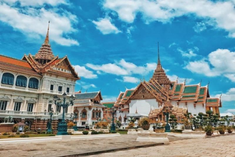 Khung cảnh chùa chiền và kiến trúc đặc trưng khi du lịch Thái Lan 5 ngày 4 đêm tại Bangkok